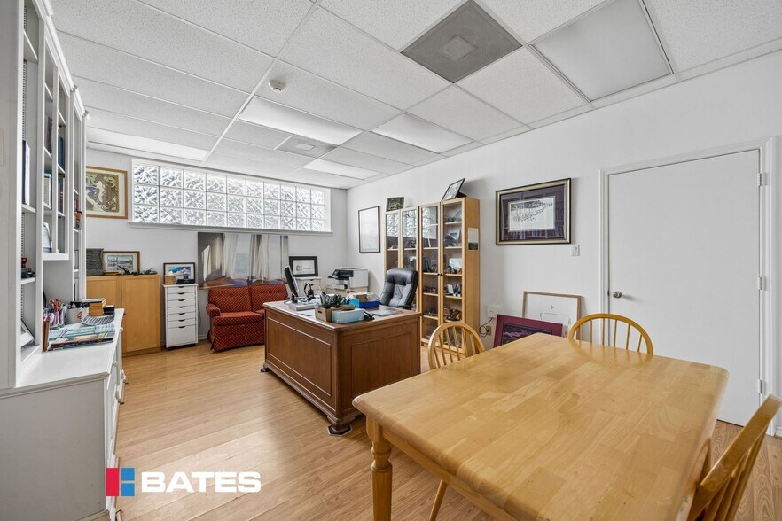 More Photos Of 4819 Vicksburg St, Dallas Showroom For Sale