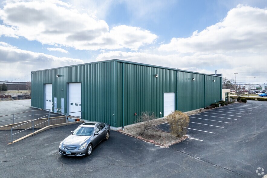 More Photos Of 315 Commerce Park Rd, North Kingstown Warehouse For Lease