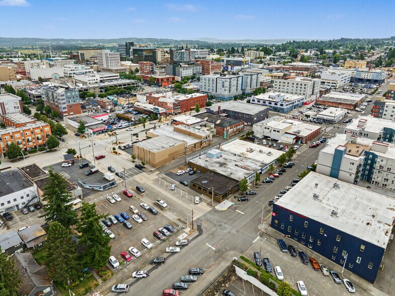 More Photos Of 2803-2809 Grand Ave, Everett Light Manufacturing For Sale