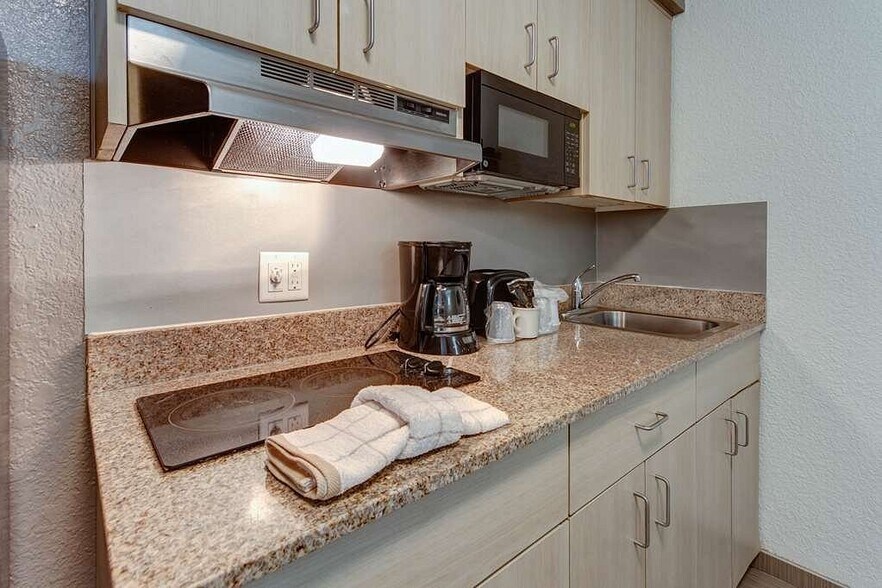 More Photos Of 11049 W Gateway Blvd, El Paso Hotel For Sale