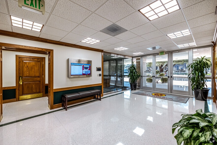 More Photos Of 2525 Ridgmar Blvd, Fort Worth Office For Lease