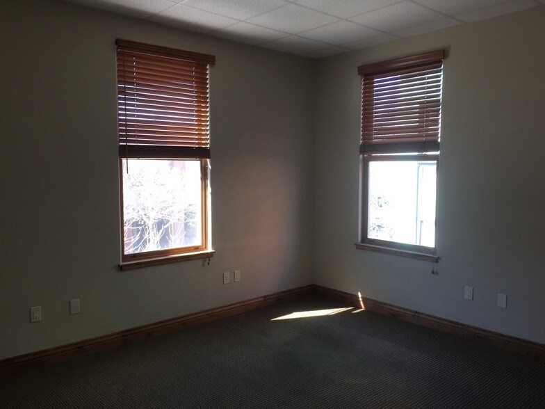 More Photos Of 1160 Capitol St, Eagle Storefront Retail Office For Sale