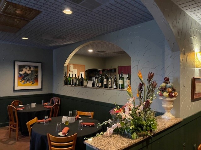 More Photos Of 3109-3133 Watson Rd, Saint Louis Freestanding For Lease