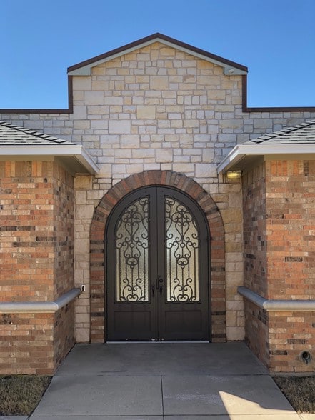 More Photos Of 4601 Old Shepard Place, Plano Medical For Sale