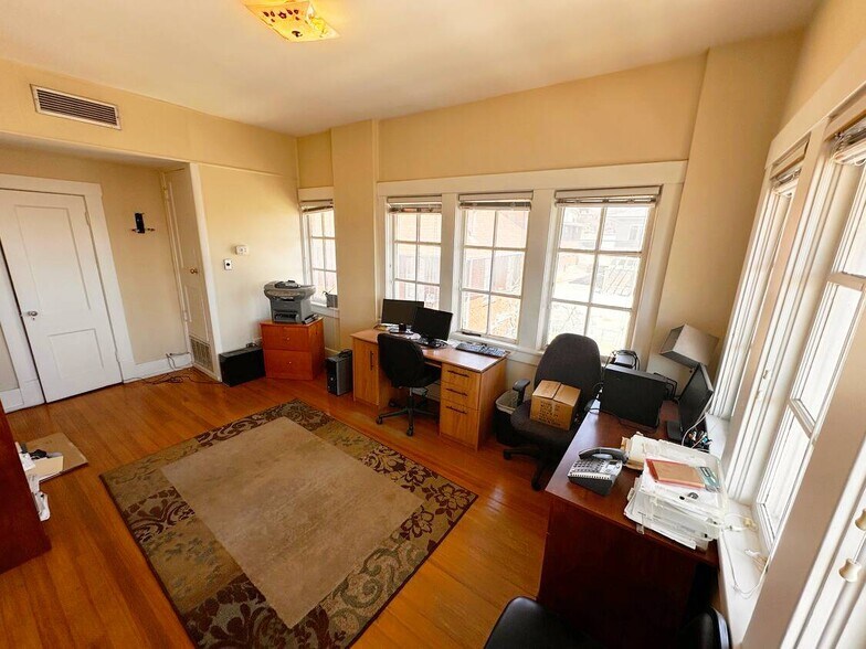 More Photos Of 1700 N Mesa St, El Paso Medical For Sale