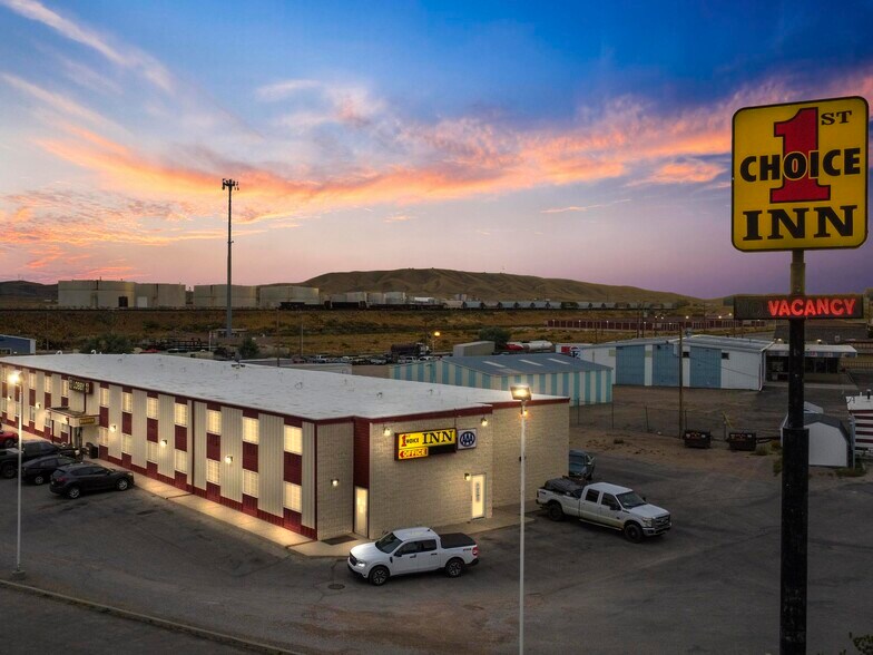 More Photos Of 1904 E Cedar St, Rawlins Hotel For Sale