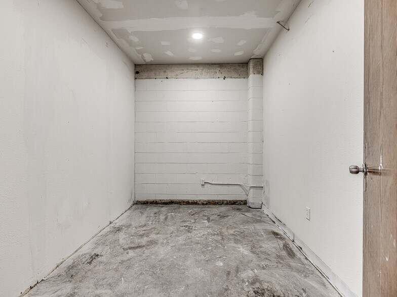 More Photos Of 912 N Pennsylvania Ave, Oklahoma City Warehouse For Lease