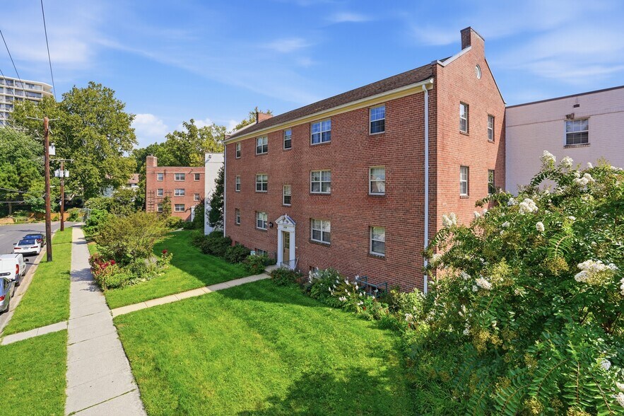 More Photos Of 3405 University Blvd W, Kensington Apartments For Sale