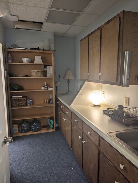 More Photos Of 555 Research Dr, Athens Office For Sale