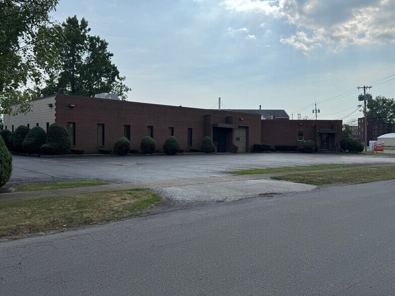 More Photos Of 661 Erie Ave, North Tonawanda Flex For Lease