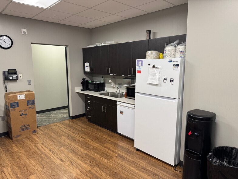 More Photos Of 5901 N 27th St, Lincoln Medical For Lease
