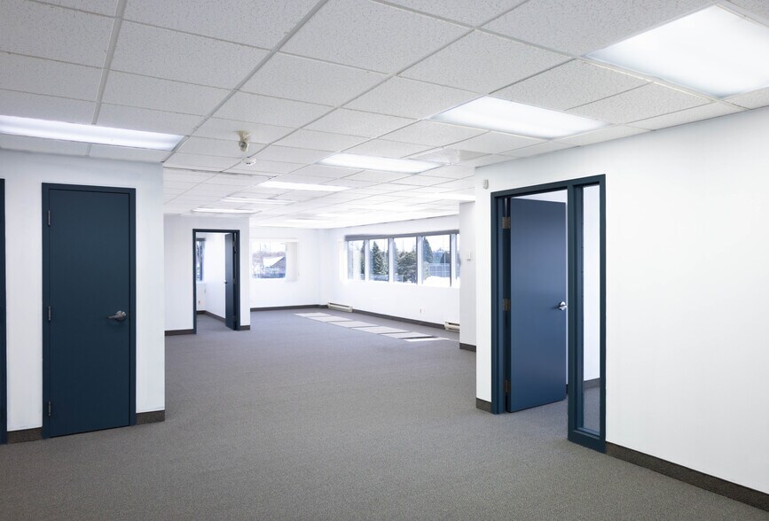 More Photos Of 204 Boul De Montarville, Boucherville Office For Lease