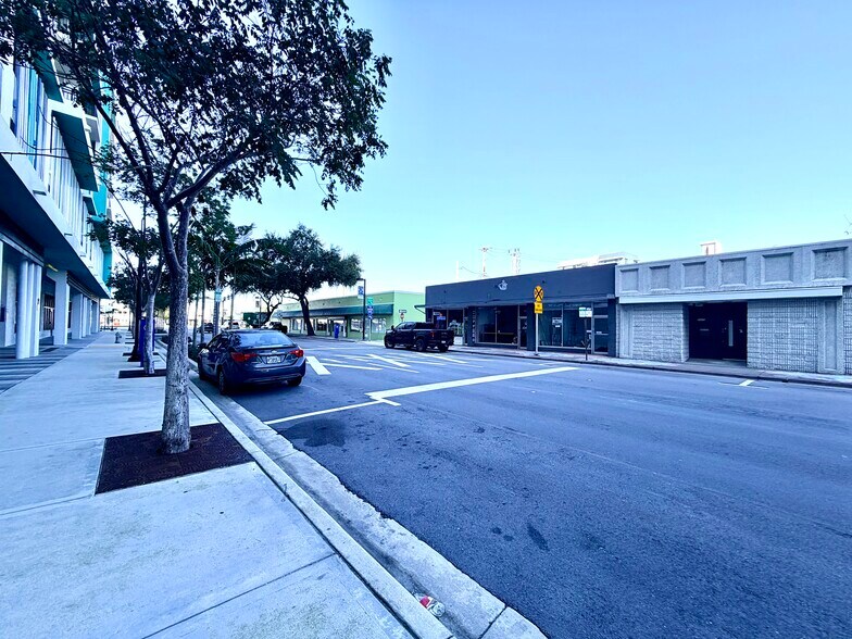 More Photos Of 2029 Tyler St, Hollywood General Retail For Lease