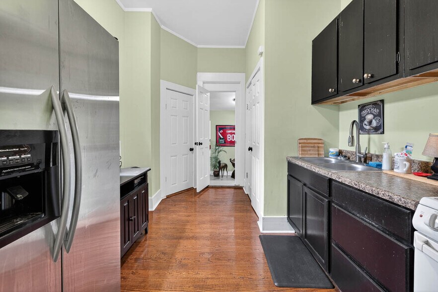 More Photos Of 1607 Norwich St, Brunswick Flex For Sale