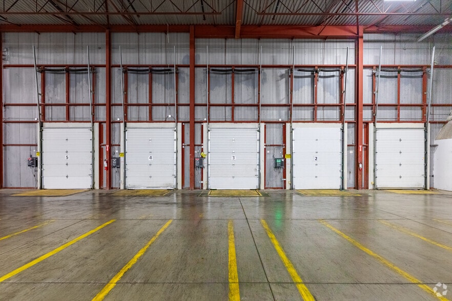 More Photos Of 8705 Torbram Rd, Brampton Warehouse For Lease