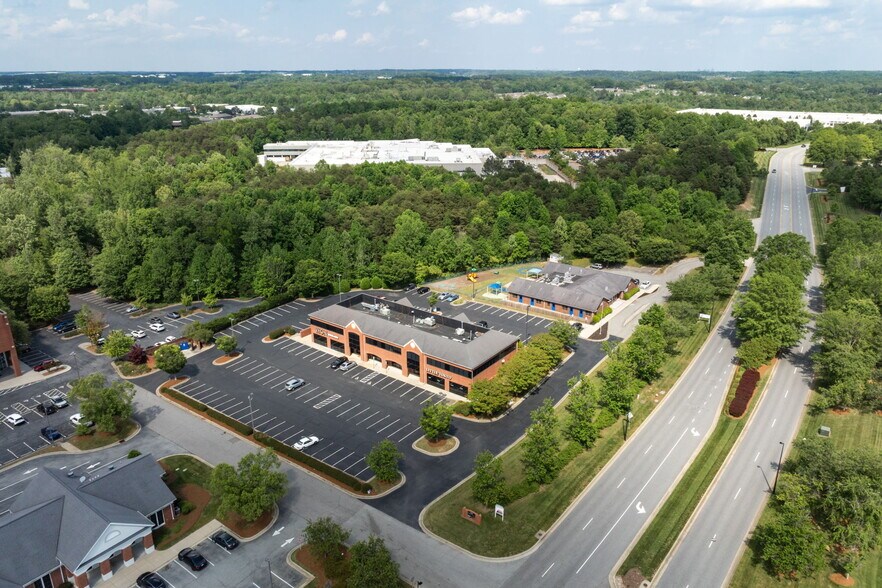More Photos Of 4045 Premier Dr, High Point Office For Lease