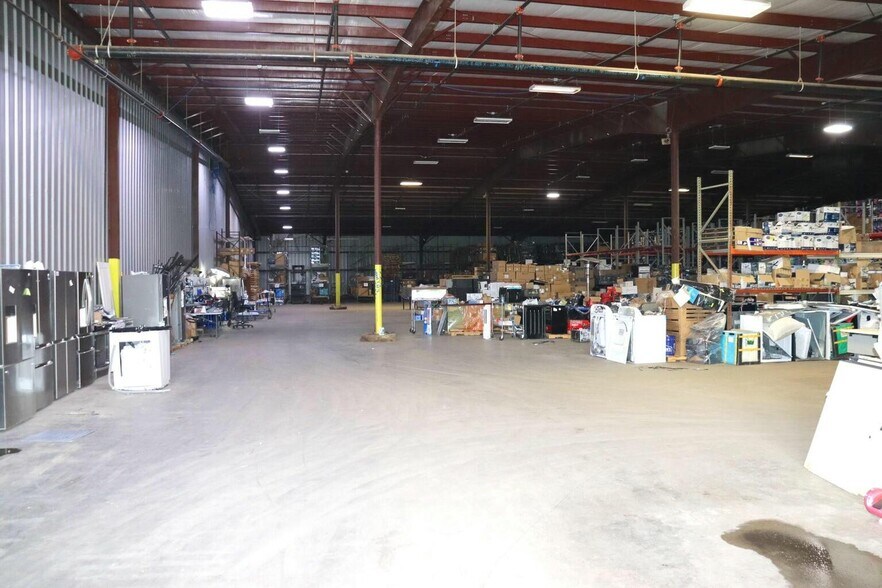 More Photos Of 1301 Industrial Park Rd, Mountain Grove Warehouse For Sale