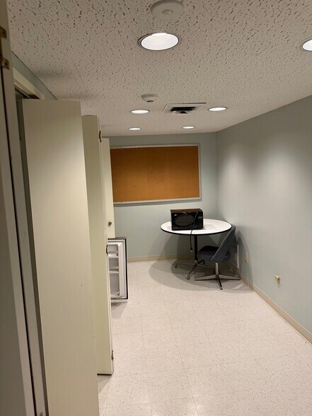 More Photos Of 148-152 Great Rd, Stow Unknown For Lease