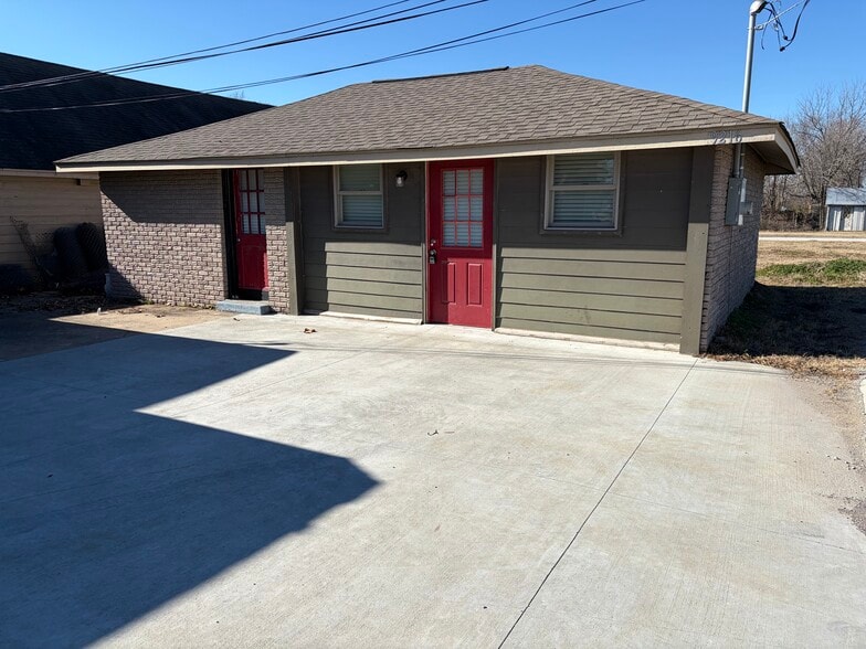 Primary Photo Of 9216 N Garnett Rd, Owasso Office For Lease