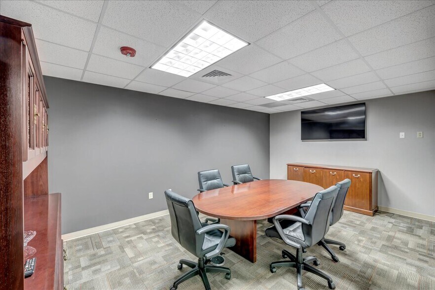 More Photos Of 4885 Riverside Dr, Macon-Bibb Office For Lease