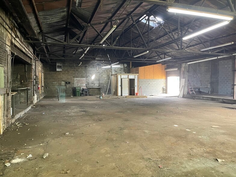 More Photos Of 249 Milton Ave, Atlanta Warehouse For Sale