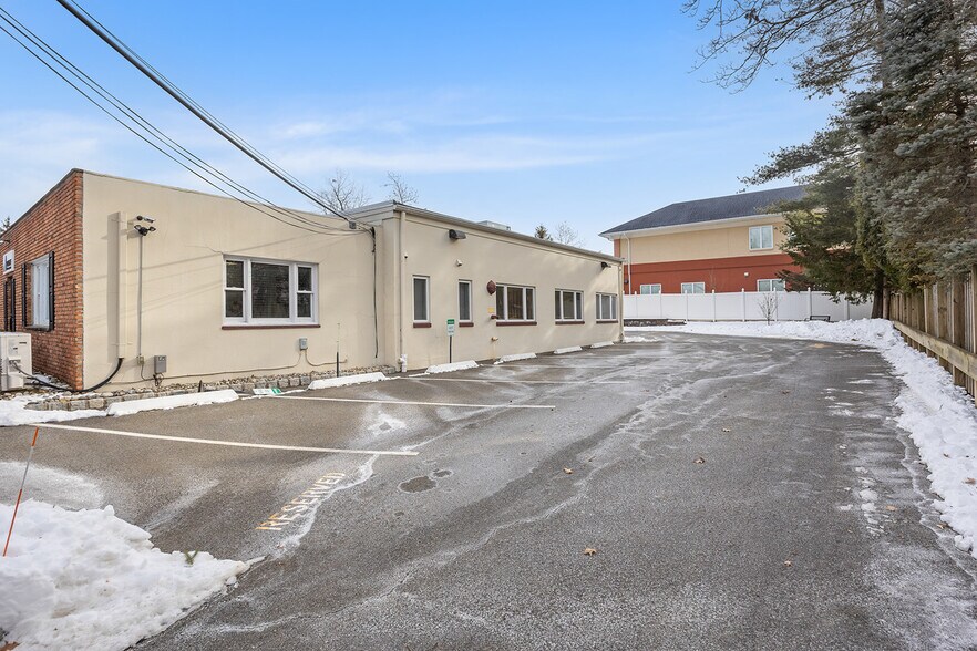 More Photos Of 39 Woodland Rd, Roseland Office For Sale