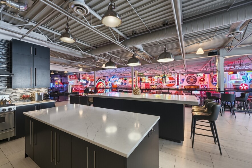 More Photos Of 935 Sherwood Ave, Coquitlam Warehouse For Sale