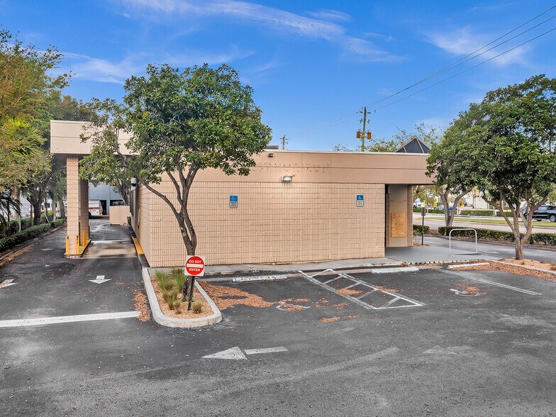 More Photos Of 4699 Nob Hill Rd, Sunrise Medical For Sale