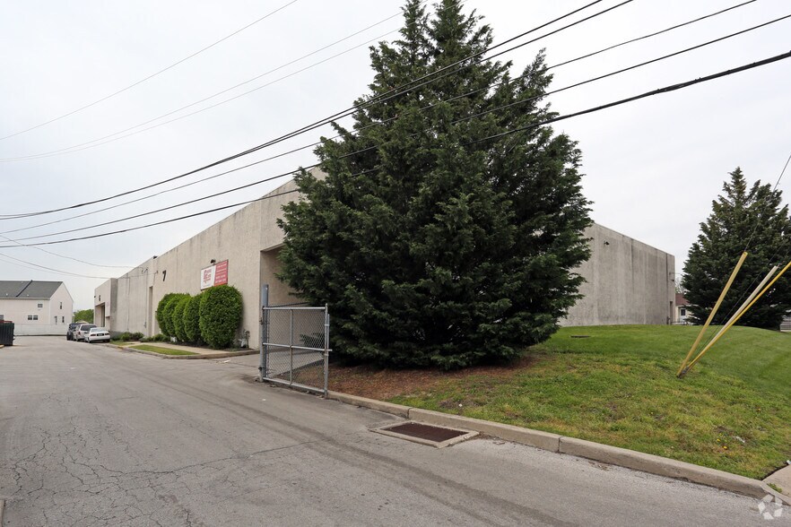 More Photos Of 500 Pine St, Holmes Unknown For Lease