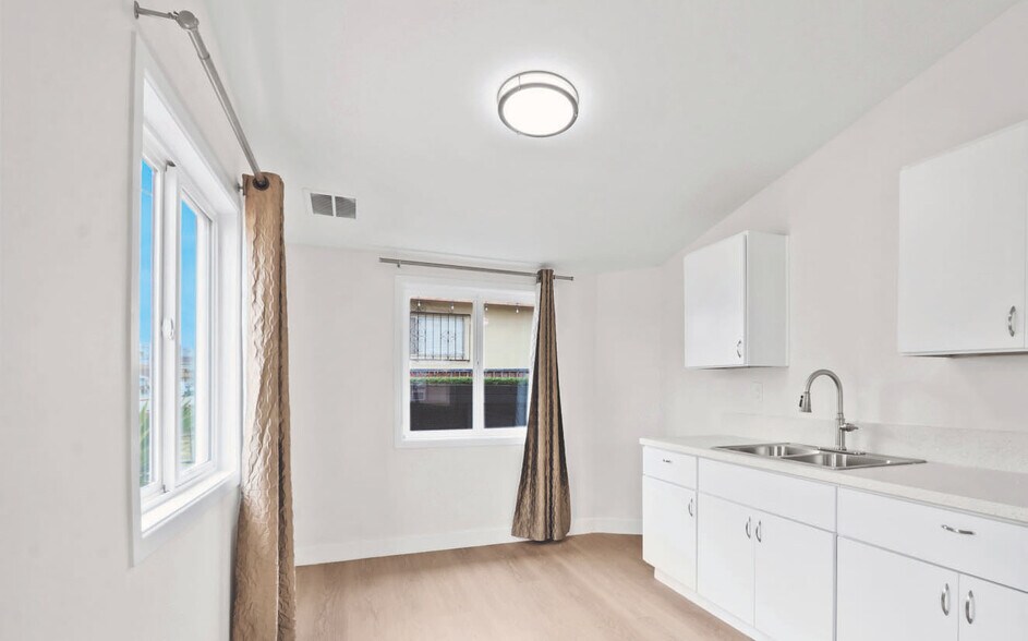 More Photos Of 609 W E St, Wilmington Apartments For Sale