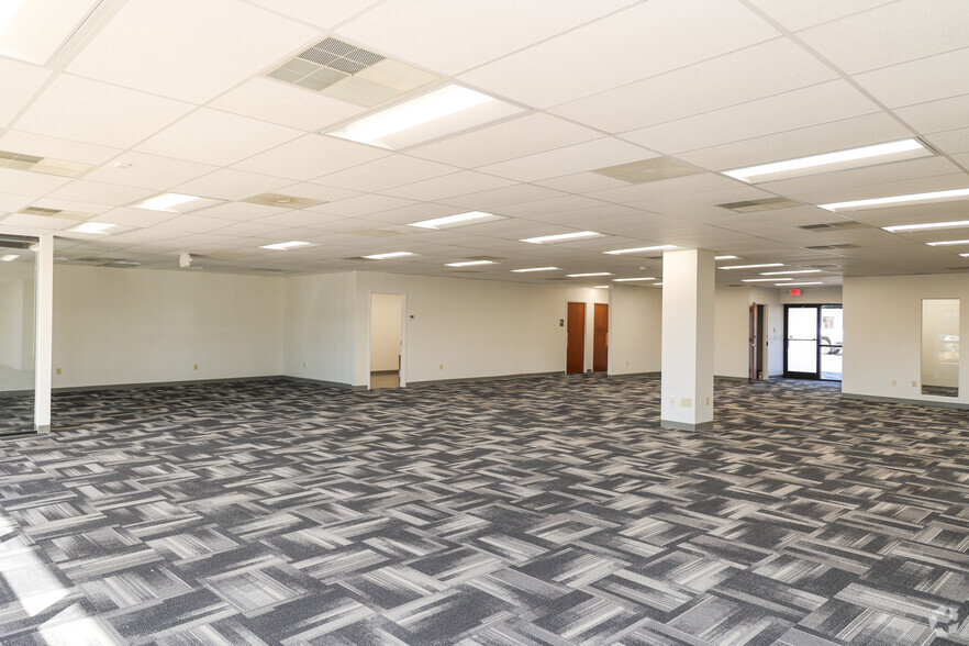 More Photos Of 7500 E Independence Blvd, Charlotte Unknown For Lease