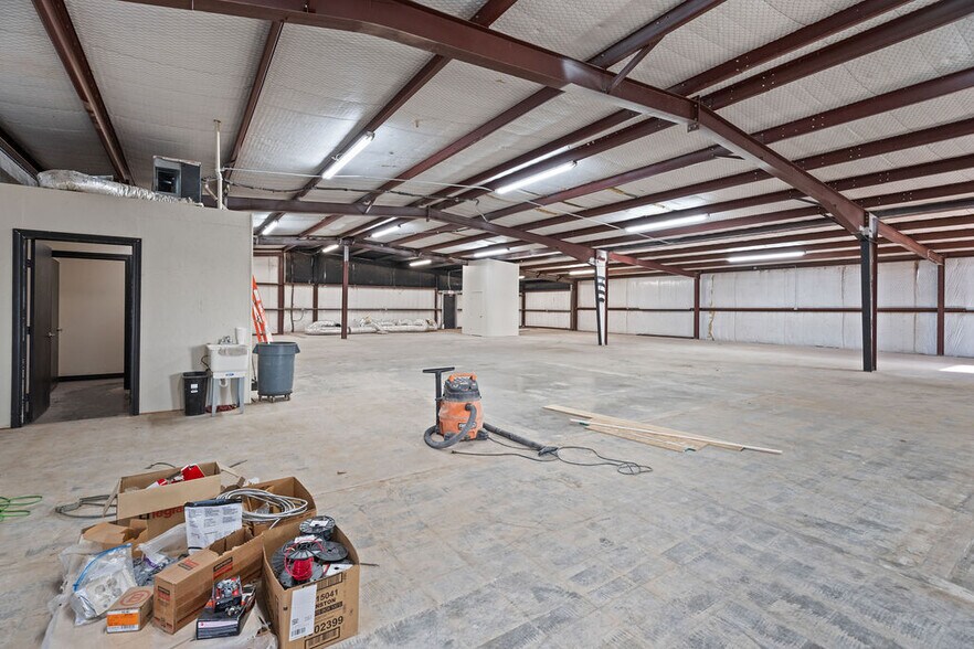 More Photos Of 2769 N Frankford Ave, Lubbock Warehouse For Sale