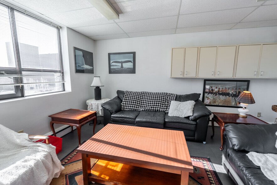 More Photos Of 219 Lochiel St, Sarnia General Retail For Sale