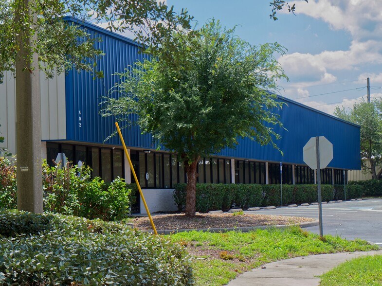 More Photos Of 402 Chairman Ct, DeBary Warehouse For Lease