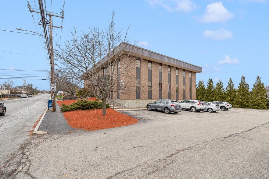 More Photos Of 250 Wampanoag Trl, Riverside Medical For Sale