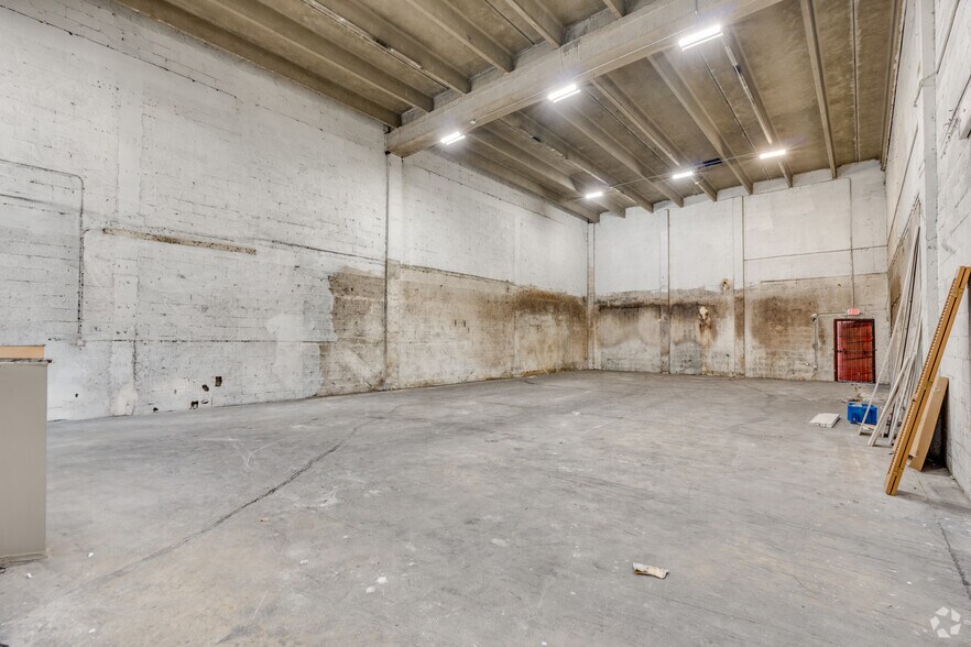 More Photos Of 2100-2112 NW 99th Ave, Miami Warehouse For Lease