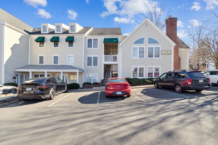 More Photos Of 10520 Warwick Ct, Fairfax Office For Lease