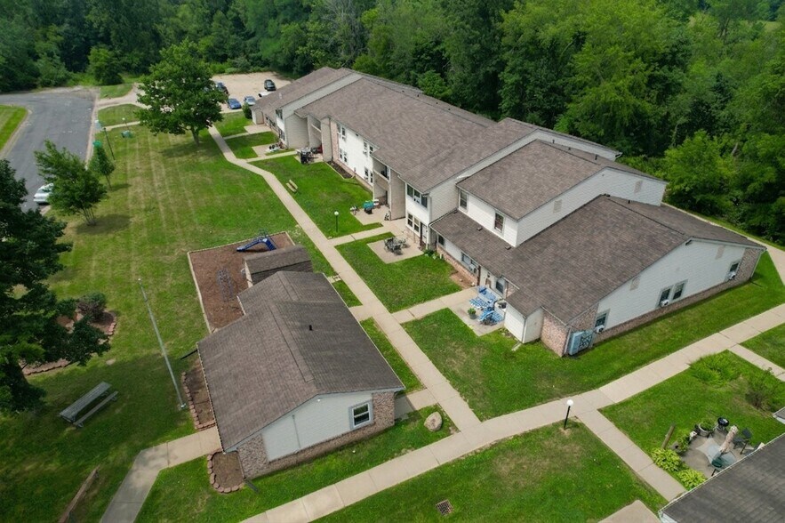 More Photos Of 450-528 Waterside Ave, Canal Fulton Apartments For Sale