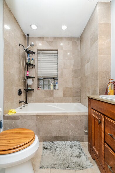 More Photos Of 7751 S Phillips Ave, Chicago Industrial For Sale