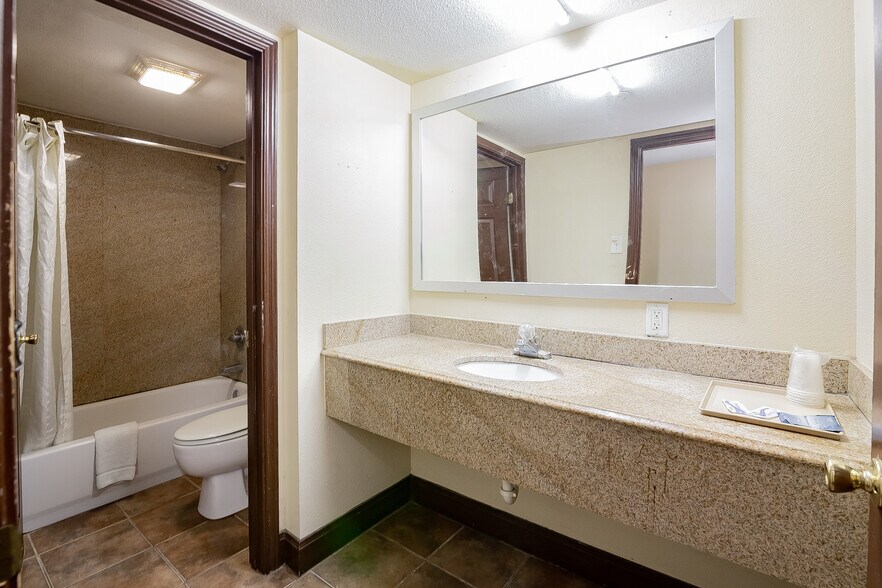 More Photos Of 3005 Houston Hwy, Victoria Hotel For Sale