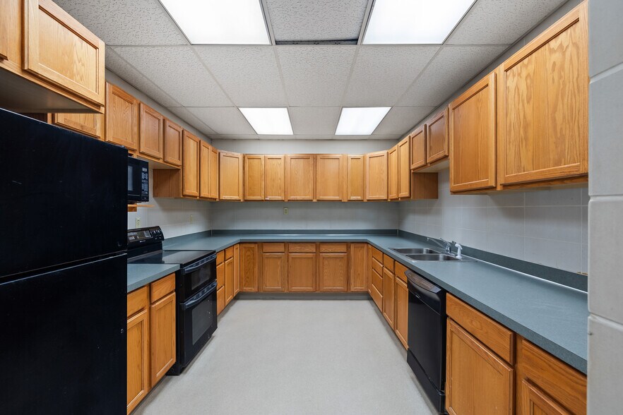 More Photos Of 100 Tower Blvd, Elma Office For Lease