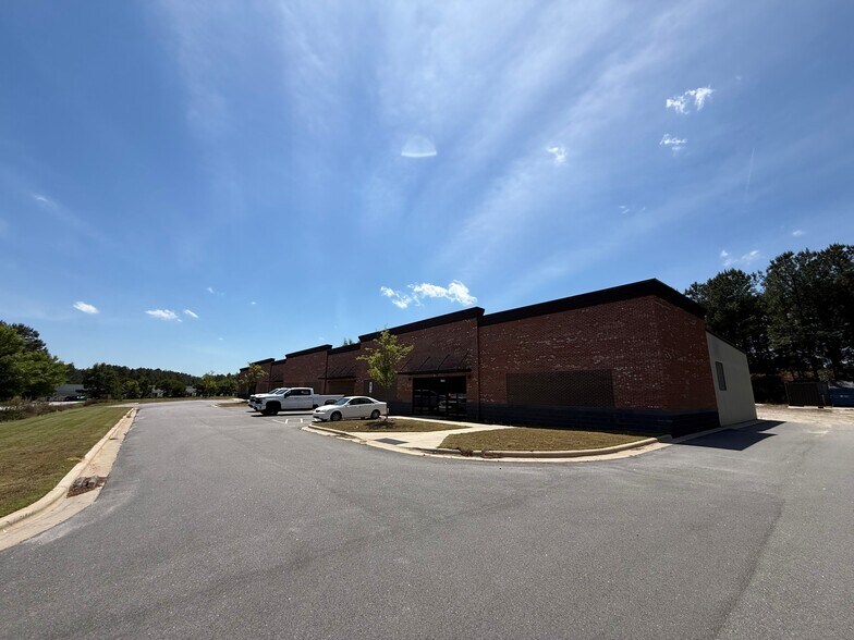 More Photos Of 140 Weathers st, Youngsville Flex For Lease