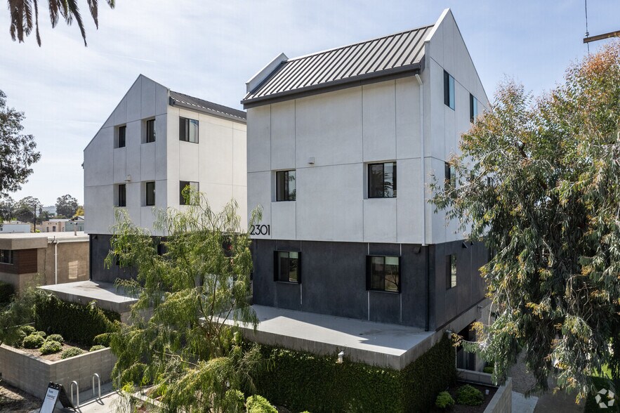 More Photos Of 2301 S Cloverdale Ave, Los Angeles Apartments For Sale