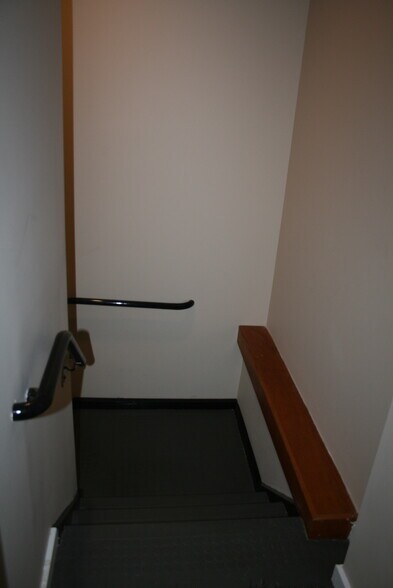 More Photos Of 8390 Terminal Rd, Lorton Warehouse For Lease