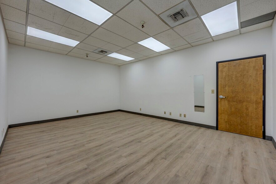 More Photos Of 575-585 Reactor Way, Reno Distribution For Lease