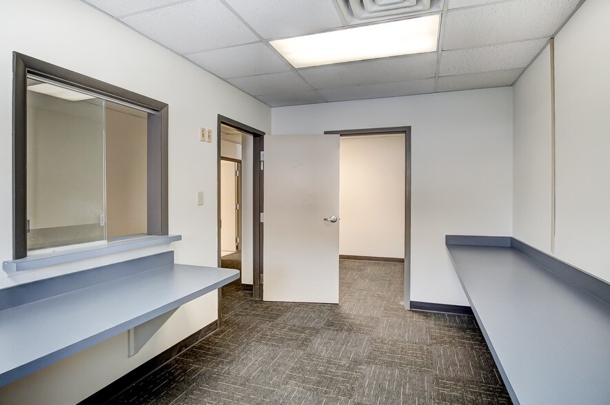 More Photos Of 1-19 E Pleasant St, Springfield Medical For Sale