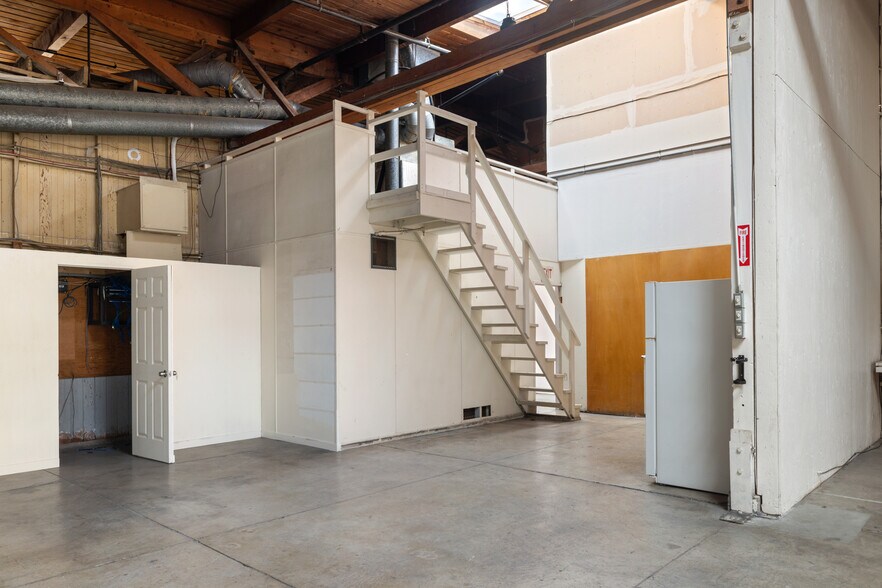 More Photos Of 4512-4514 Hollis St, Emeryville Warehouse For Lease