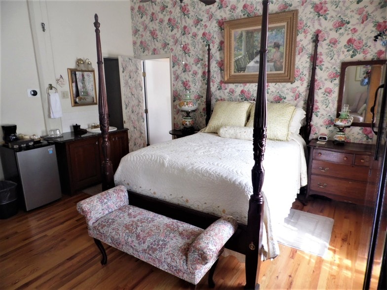 More Photos Of 75 Hillside Ave, Eureka Springs Hospitality For Sale