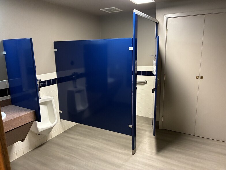 More Photos Of 1240 Pioneer Way S, Moses Lake Office For Sale