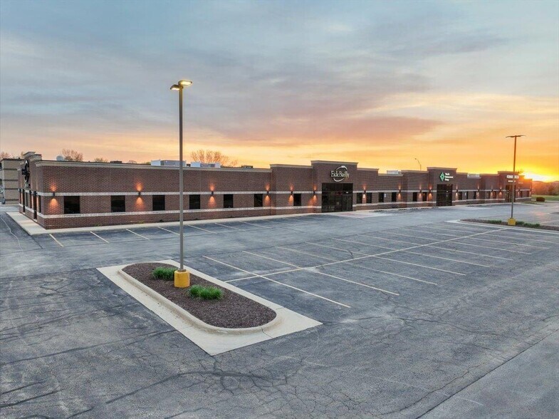 More Photos Of 1545 Associates Dr, Dubuque Office For Lease